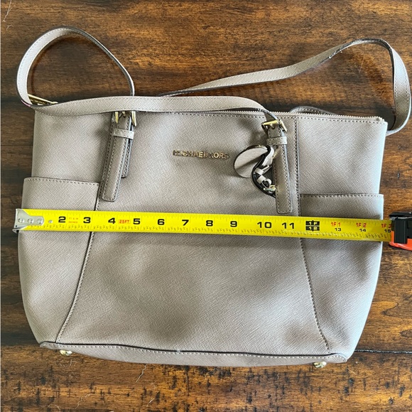 Michael Kors Jet Set East West Top Zip Tote - Picture 12 of 15